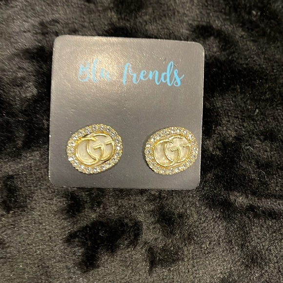 Earrings… Cute GG Earrings - Picture 5 of 6